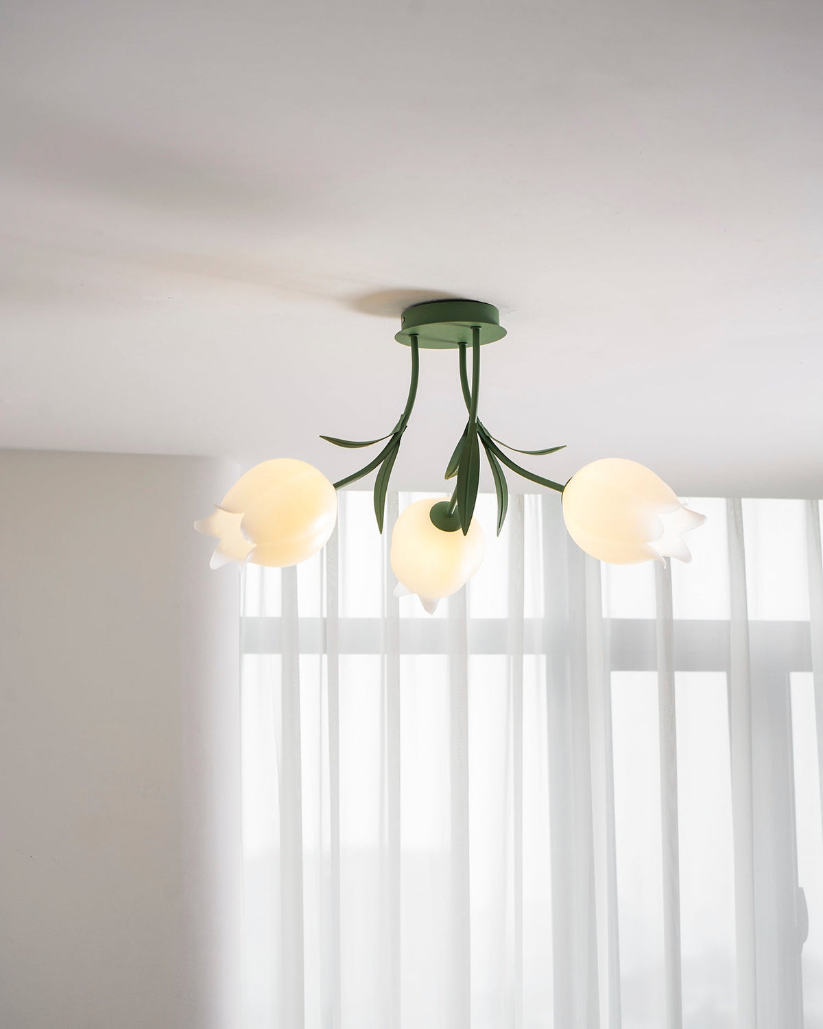 Ricko Lily Flower Ceiling Light – Multi-Head Acrylic Shades, Dimmable, Damp Rated, 3 Sizes