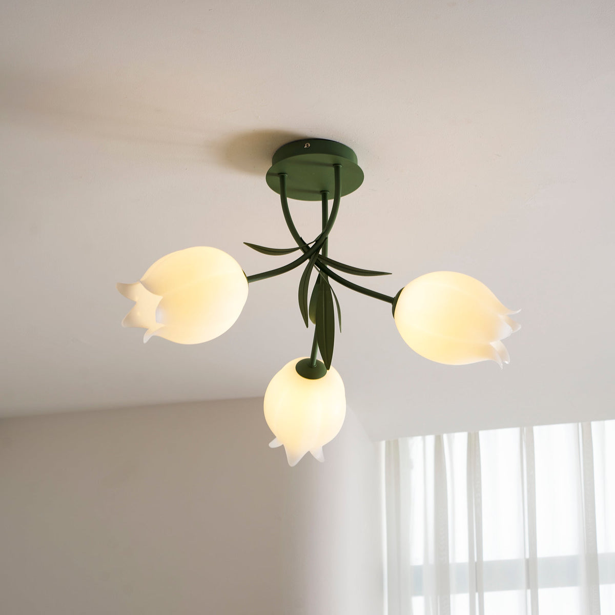 Ricko Lily Flower Ceiling Light – Multi-Head Acrylic Shades, Dimmable, Damp Rated, 3 Sizes
