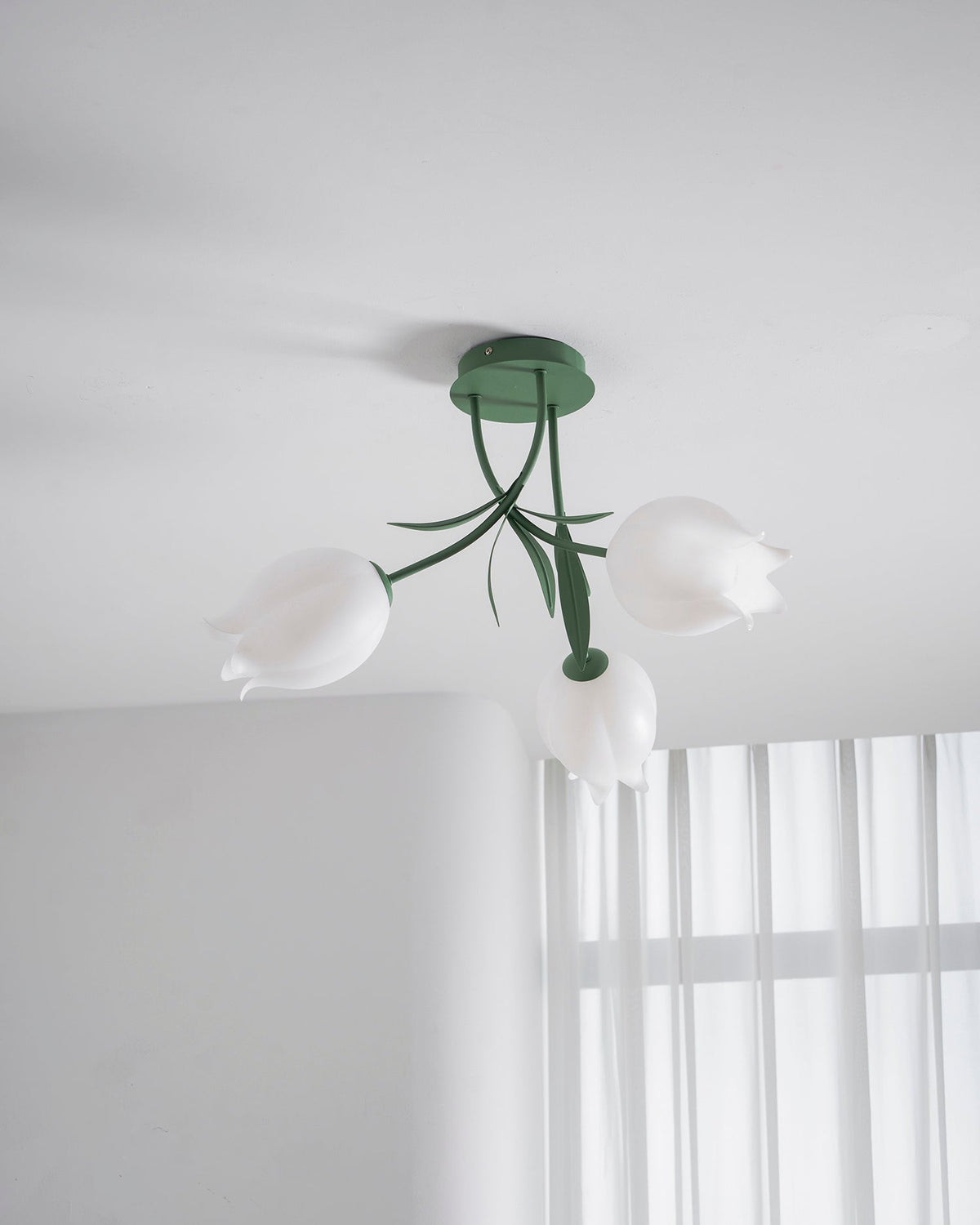 Ricko Lily Flower Ceiling Light – Multi-Head Acrylic Shades, Dimmable, Damp Rated, 3 Sizes