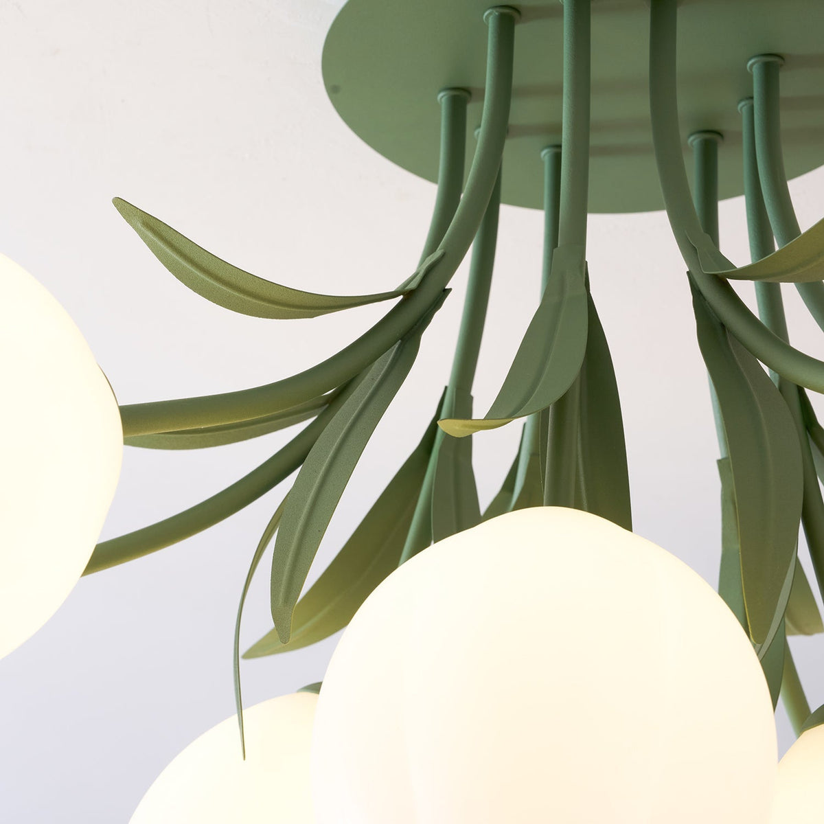 Ricko Lily Flower Ceiling Light – Multi-Head Acrylic Shades, Dimmable, Damp Rated, 3 Sizes