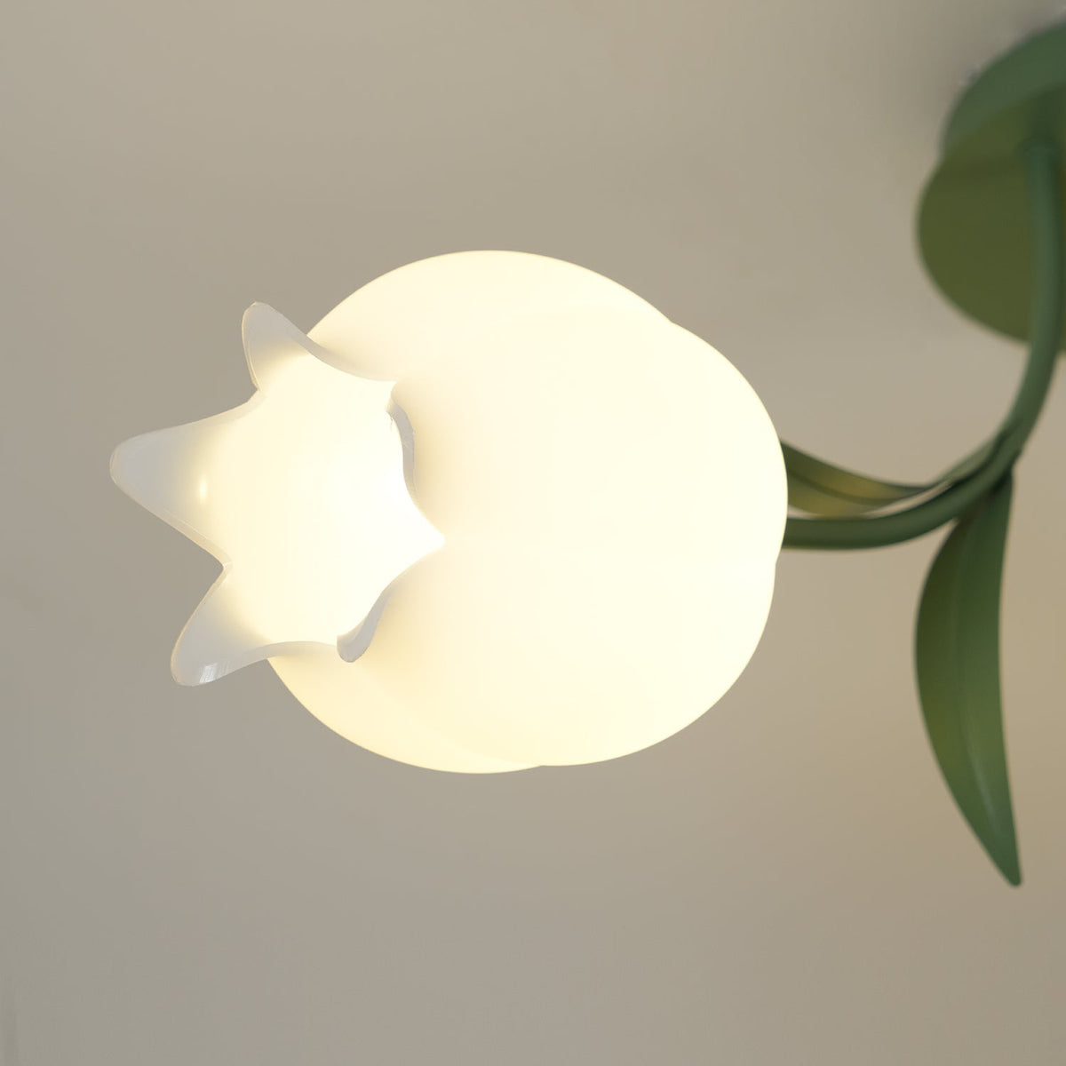 Ricko Lily Flower Ceiling Light – Multi-Head Acrylic Shades, Dimmable, Damp Rated, 3 Sizes